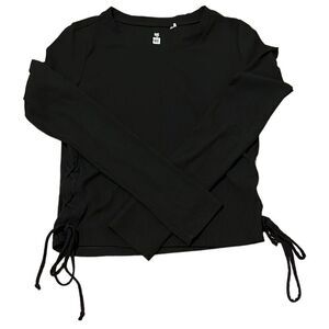 Me to We black LS crop lace up sides knit top GUC